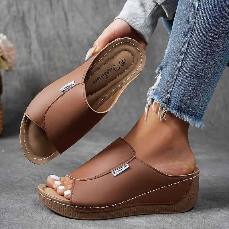 Ortopediske slip-on-sandaler for kvinner med buestøtte