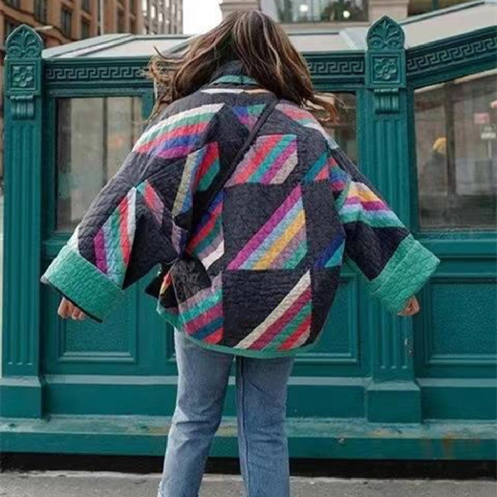 Cappotto oversize da donna in stile retrò revival con vivace design patchwork