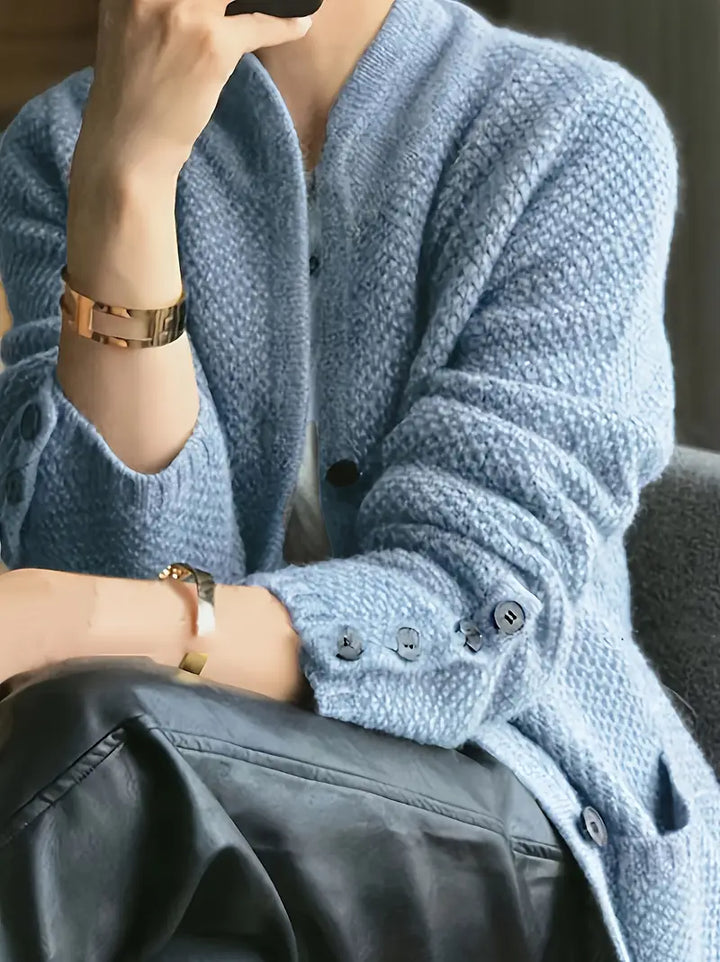 Naisten mukava neuletakki – ajatonta äärimmäistä mukavuutta