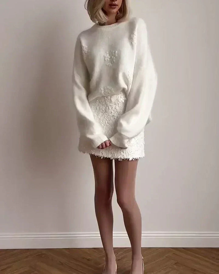 Tyylikäs naisten neulepusero, jossa on kukka-applikointi mukavaan tyyliin