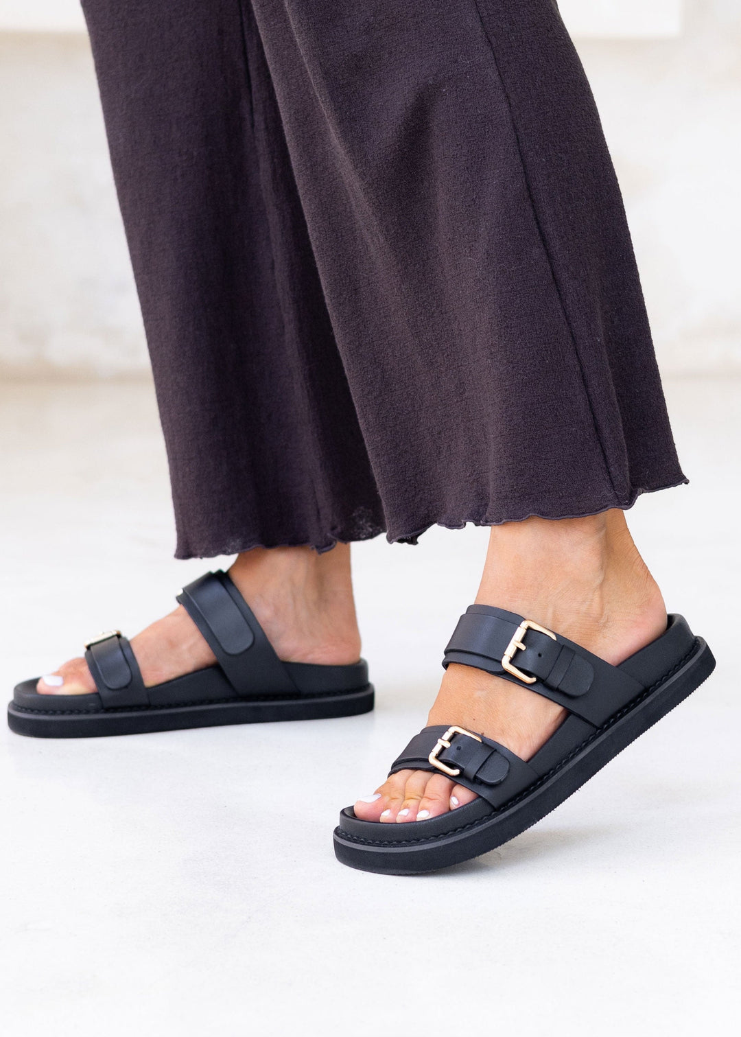 Women Handcrafted Sandal Black Leather | Cushioned Footbed