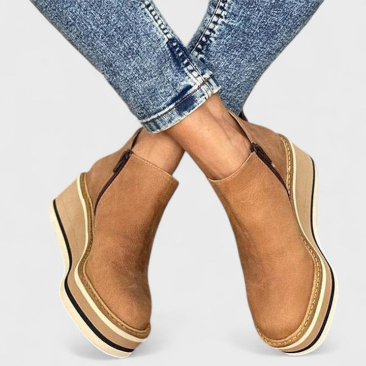 Stivaletti con plateau impermeabili da donna dotati di cerniera laterale di facile accesso