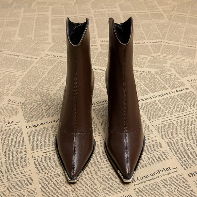 Dunkelbraune Chelsea-Boots aus Kunstleder für Damen mit Chromspitze