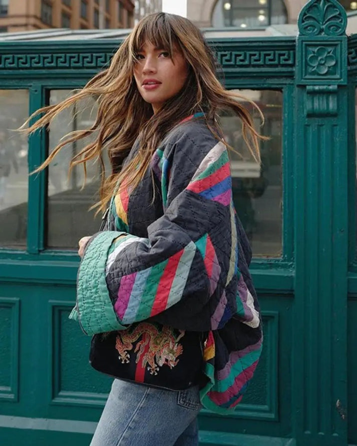 Cappotto oversize da donna in stile retrò revival con vivace design patchwork