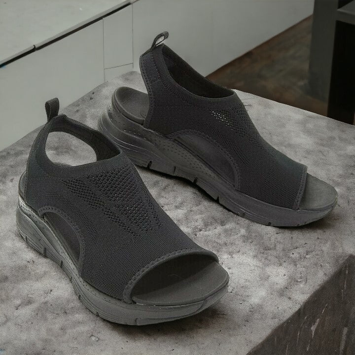 Ortopediske sportssandaler for kvinner med pustende mesh og sklisikker yttersåle for komfort