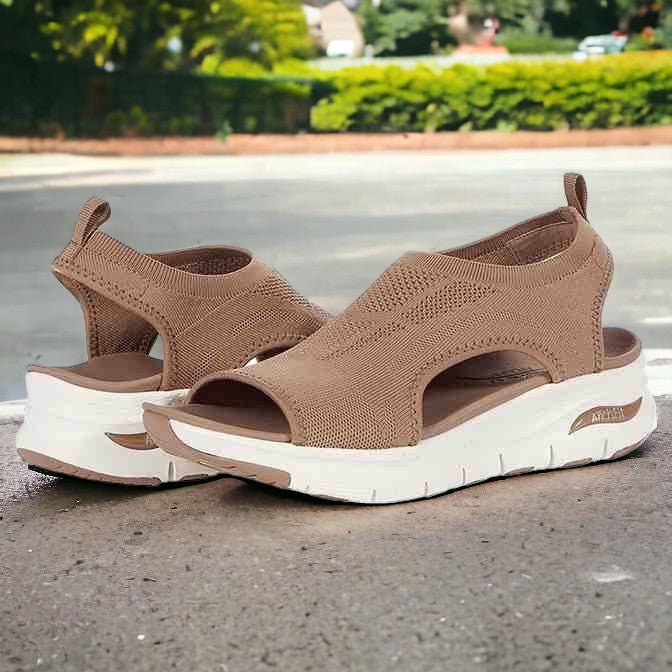 Ortopediske sportssandaler for kvinner med pustende mesh og sklisikker yttersåle for komfort